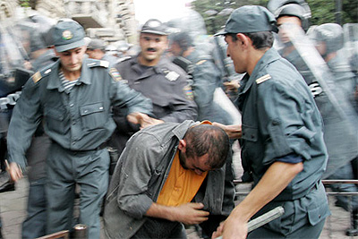 Police rounding up Guliyev supporters www.azerphoto.com.jpg